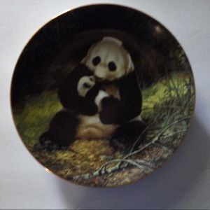 WS George Collectable plate from the Endangered Species collection
